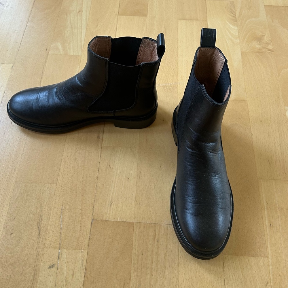 Madewell Benning Chelsea Boot. Size 8. Great condition. - Picture 8 of 10